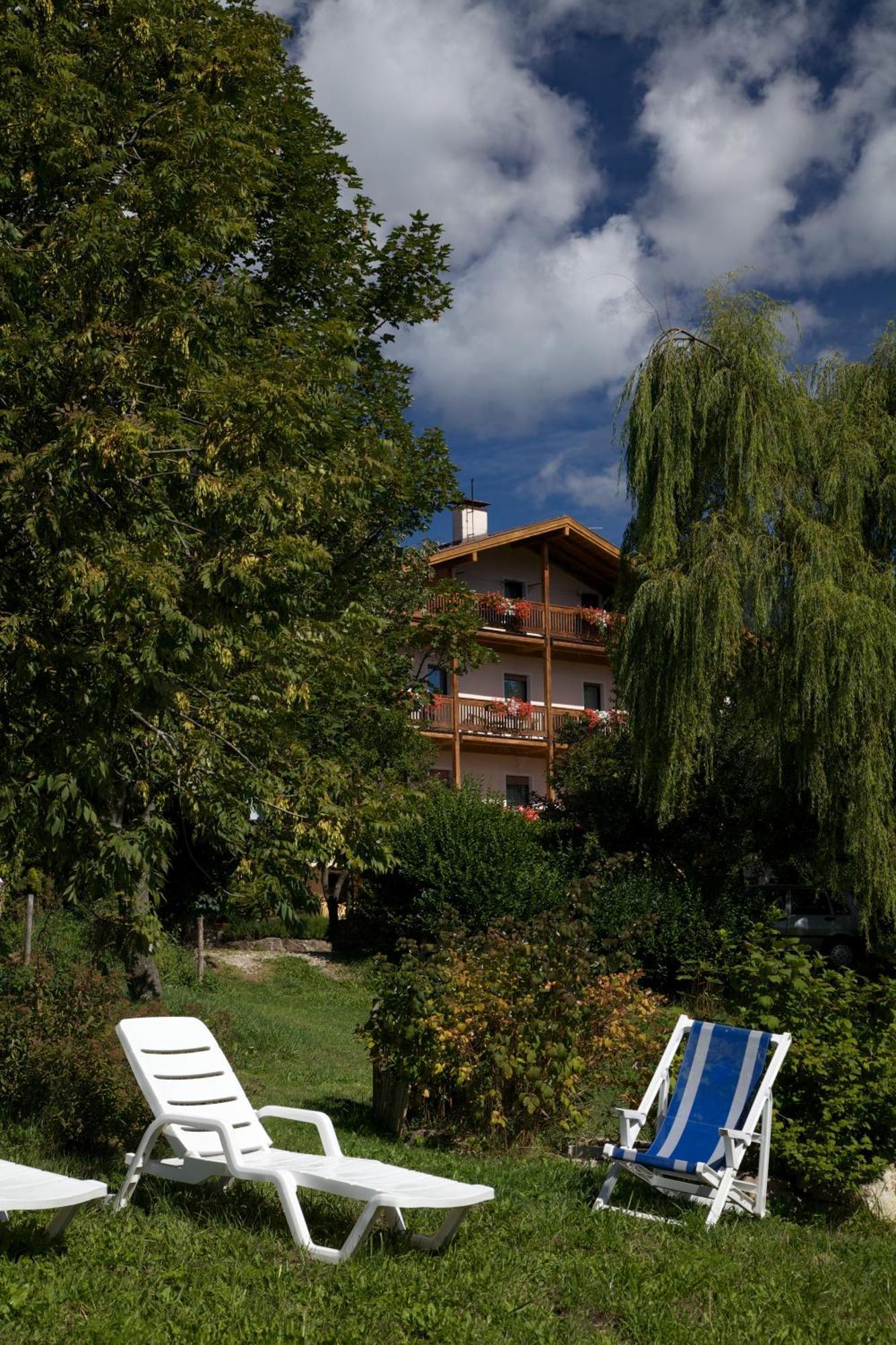 Albergo Bellaria Carano  Bagian luar foto