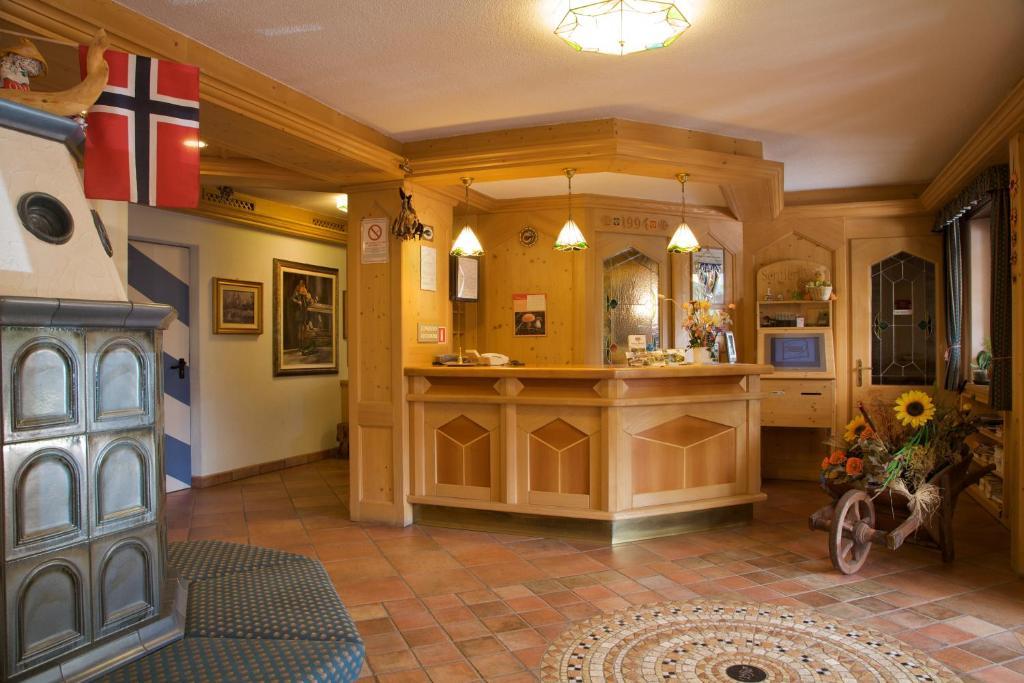 Albergo Bellaria Carano  Bagian luar foto