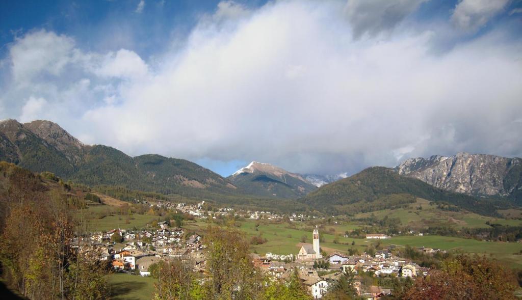 Albergo Bellaria Carano  Bagian luar foto